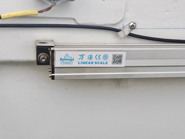 เครื่องสร้างประกายไฟ CNC1060