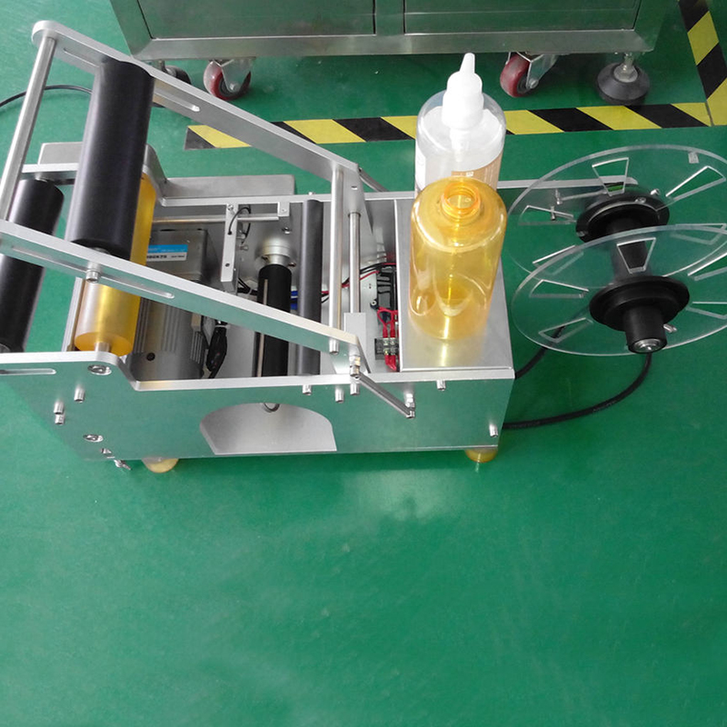 เครื่องติดฉลากขวดพลาสติกกลมกึ่งอัตโนมัติและเครื่องติดฉลากแบบแมนนวล