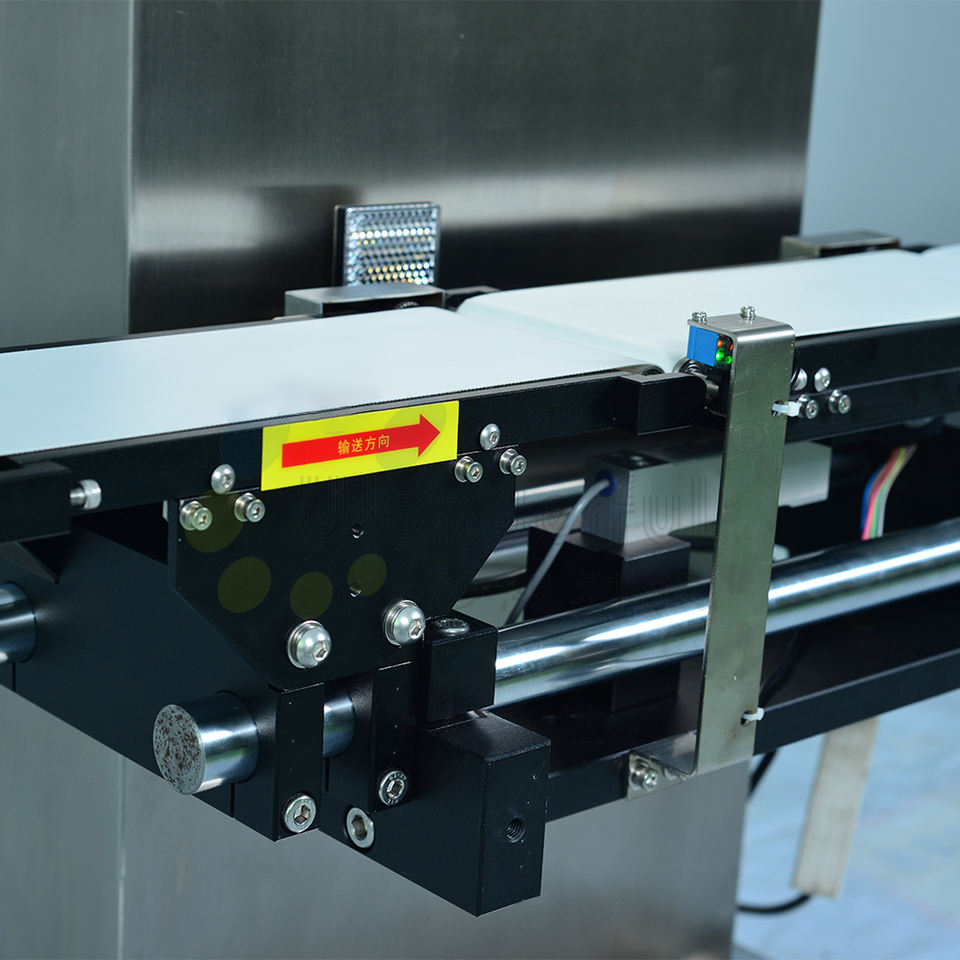 เครื่องตรวจสอบน้ำหนักสายพานลำเลียงสแตนเลสสำหรับแท็บเล็ตและขวด