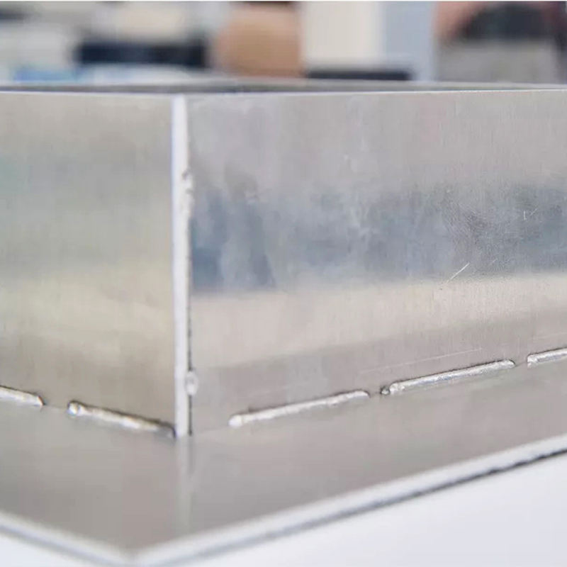 มือถือ 1000W 1500W 2000W แบบพกพาไฟเบอร์เลเซอร์เชื่อมเครื่องตัดทำความสะอาดสำหรับเหล็กอลูมิเนียม