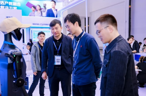 การวิจัยการวิจัยมนุษย์ของ YouBixuan Fist เปล่งประกายอย่างสดใสในงาน Expo High Tech 63rd