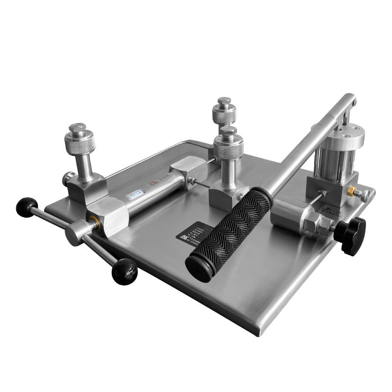 พอร์ตเอาต์พุตหลายพอร์ตตารางสอบเทียบความดันอากาศ 0.95~60bar Range Pressure Gauge Calibrator Instruments