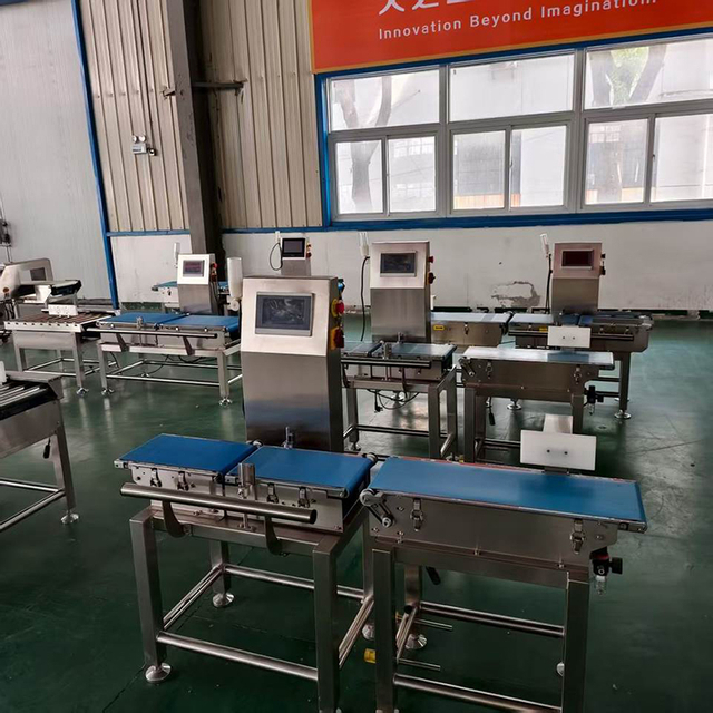 เครื่องตรวจสอบน้ำหนักอัตโนมัติสำหรับอาหาร อิเล็กทรอนิกส์ เครื่องดื่ม เคมีภัณฑ์