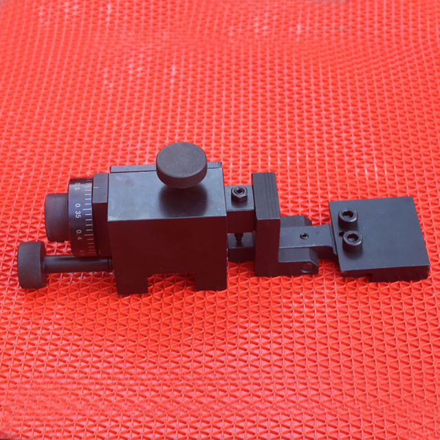 เครื่องดัดที่อยู่ด้านหลังที่เคลื่อนตัวลงมาตาย